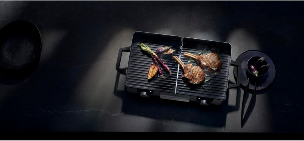 Parrilla eléctrica WMF Master-Grill, 2400 W, gran superficie de cocción de 28 x 50 cm, revestimiento antiadherente, placas extraíbles aptas para lavavajillas, acero inoxidable Cromargan 18/10, Lono 0415280011