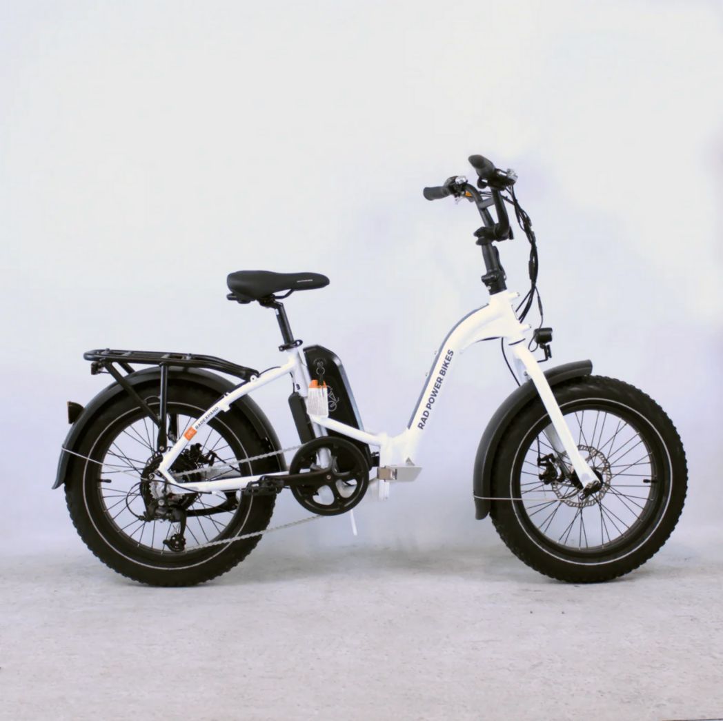 Bicicleta eléctrica plegable RadPower Bikes RadExpand 5, blanca