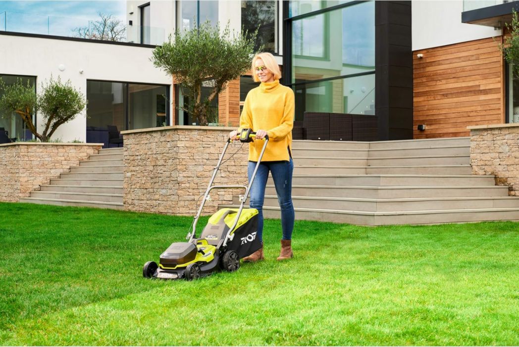 Cortacésped híbrido Ryobi LithiumPlus de 36 V (ancho de corte de 37 cm) - 2 baterías de 5 Ah y 18 V - 1 cargador rápido RY18LMH37A-250