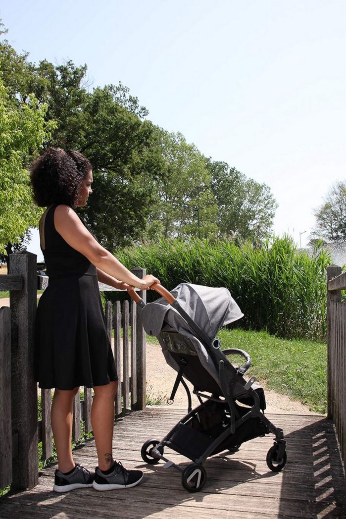 Cochecito compacto CASSY para 6-48 meses, ligero y maniobrable - plegado con una mano - Bolsa de transporte y portavasos incluidos - Nania (gris)