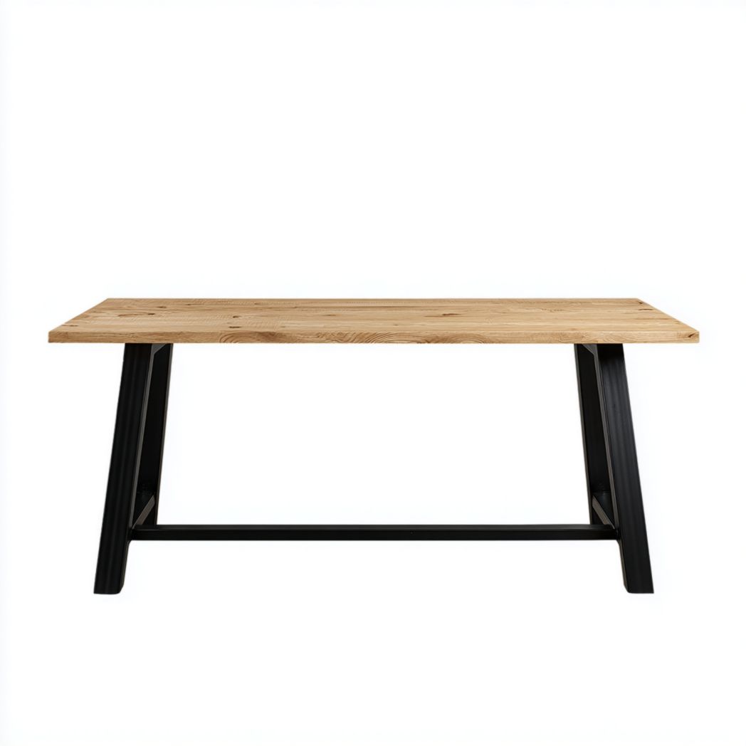 Mesa de comedor rectangular con tablero de madera y patas de metal negro.