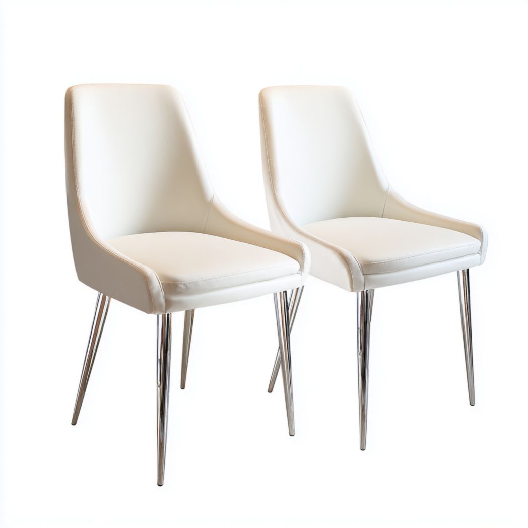 Juego de 2 sillas de comedor con asientos blancos y patas de metal plateado.