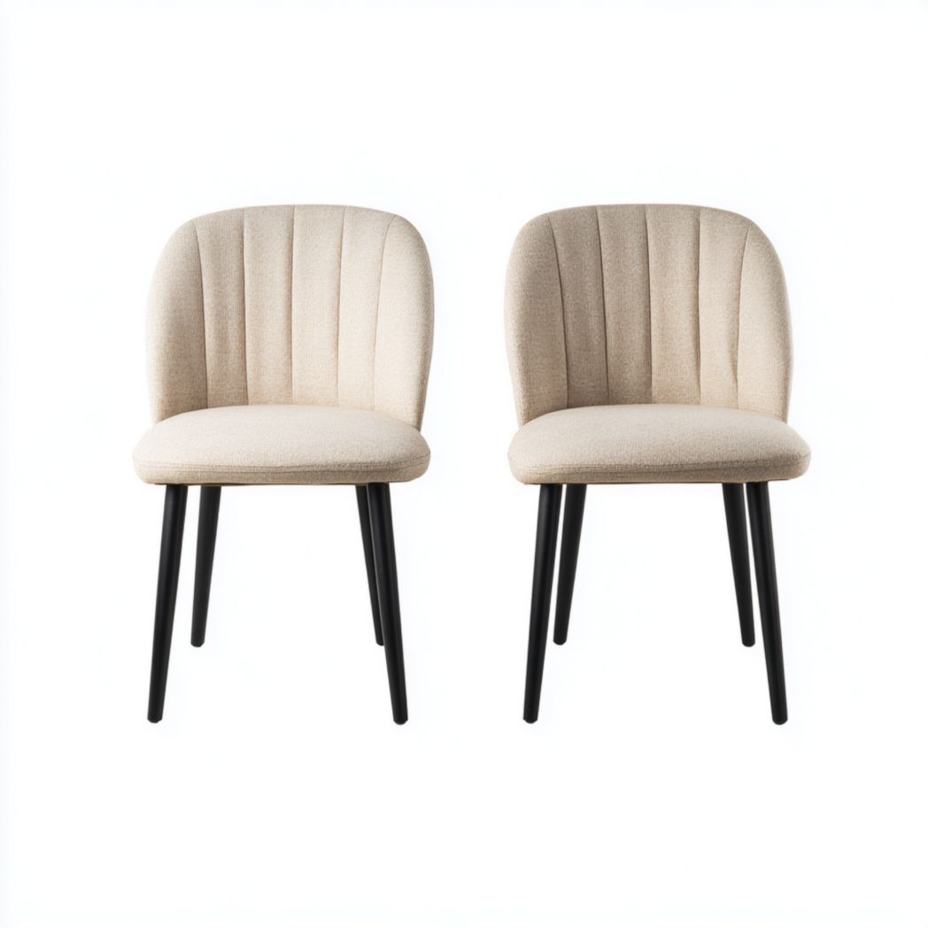 Juego de 2 sillas de comedor con asientos de tela beige y patas de metal negro.